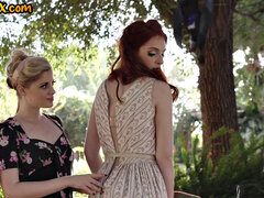 18 jahre, Blasen, Kehlenfick, Fingern, Lesbisch, Im freien, Muschi, Jungendliche (18+)