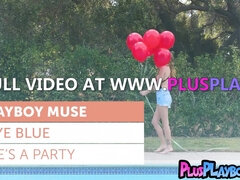 18, Stora tuttar, Brunett, Bystig, Utomhus, Solo, Tonåring