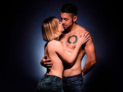 Blondin, Avsugning, Doggystyle, Handjobb, Kysser, Rakad, Tonåring, Tuttar