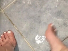 Lábfej fétis, Érett feleség, Bugyi, Pisi szex, Egyedül, Wc