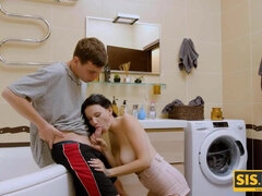 Gros cul, Sucer une bite, Plantureuse, Couple, En levrette, Réalité, Rasée, Adolescente