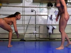 Ξανθιά, Μελαχροινή, Μαλλιοτράβηγμα, Σκληρό, Λεσβία