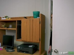 Asiatisk, Rumpa, Barnvakt, Sovrum, Brunett, Universitet, Naturliga tuttar, Sockor