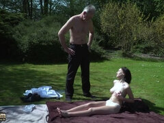 Brunette, Sædskud, Langt ned i halsen, Pik, Slikning, Mager, Teenager, Bryster