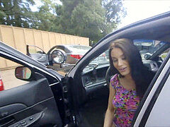 Ruskeahiuksinen, Poliisi, Julkinen