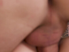 Gros seins, Sucer une bite, Cousine, Queue, Faciale, Famille, Première fois, Chatte