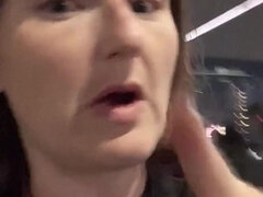 Europäisch, Behaart, Reif, Im freien, Pissen, Muschi, Solo, Tätowierung