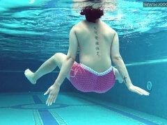 Bikini, Braunhaarige, Tschechisch, Europäisch, Im freien, Erotischer film, Tätowierung, Titten