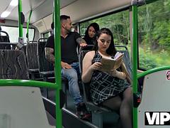 Stor pik, Pik sutte, Brunette, Hårdt, Slikning, Ældre kvinde, Mor jeg gerne vil kneppe, Offentlig