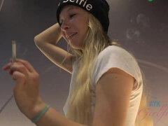 Amatör, Blondin, Handjobb, Orgasm, Utomhus, Liten och nätt, Pov, Röker