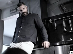 Salle de bains, Brunette brune, Queue, Italienne, Domestique, Seins naturels, Culottes ou slips, Nénés