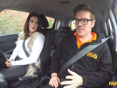 Gros seins, Sucer une bite, Voiture, En levrette, Branlette thaïlandaise, De plein air, Pov, Chatte