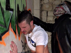 Enthousiasteling, Anaal, Diep in de keel, Homo, Spijkerbroeken, Buiten, Pornster, Tatoeage