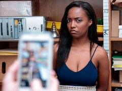 Noire, Sucer une bite, Brunette brune, Attrapée, En levrette, Noir ébène, Interracial, Uniforme