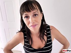 Grosser schwanz, Geile alte tussi, Handjob, Hd, Milf, Pov, Stiefmutter, Unter dem rock