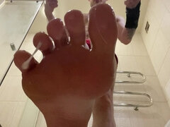 Amador amadora, Pés, Fetiche, Fetiche por pé, Solo chão