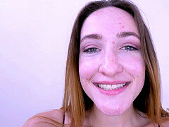 Enthousiasteling, Grote lul, Pijpbeurt, Sperma in mond, Orgasme, Verlegen, Tieten likken