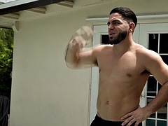 Μεγάλα βυζιά, Φωνάζοντας