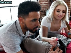 18 éves, Popó, Hatalmas hátsó, Szőke, Cumizás, Mélytorok, Kutya póz, Kézimunka