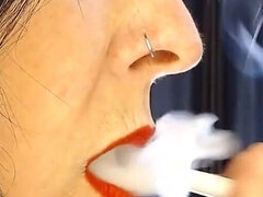 Amatoriale, Tette grandi, Lesbica, Mamma che vorrei scoparmi, Fumando   smoking, Tatuaggi