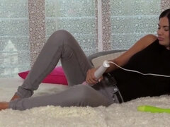 Morena, Masturbação, Mãe gostosa, Solo chão, Brinquedos