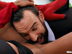 Soveværelse, Pik sutte, Komme på ansigtet, Give finger, Brystvorter, Fisse, Nederdel, Bryster