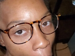 Amateur, Noire, Sucer une bite, Gode, Faciale, Lunettes, Mère que j'aimerais baiser, Petite femme