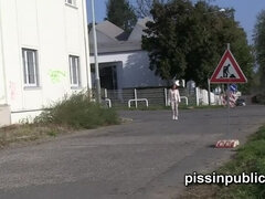 Rumpe, Blond, Hunn, Hd, Pissing, Offentlig, Rødtopp, Tattovering