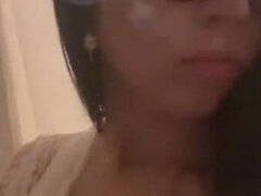 Amatør, Brunette, Briller, Milf, Røyker, Alene