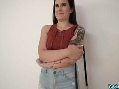 Stor stjärt, Stor kuk, Stora tuttar, Avsugning, Brunett, Doggystyle, Pengar, Tonåring