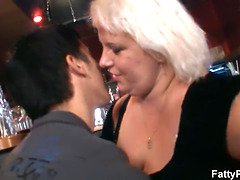 Gros cul, Blonde, Plantureuse, Femme couguar, Mère que j'aimerais baiser, Maman, Réalité, Plan cul à trois