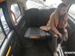 Brunetka, Auto, Českej