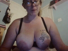 Blond, sans bra, plus-size