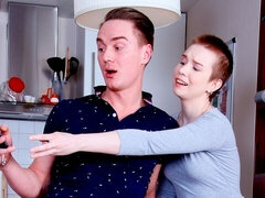 Stor stjärt, Stor kuk, Avsugning, Brunett, Slick, Naturliga tuttar, Fitta, Tonåring