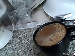 Belle grosse femme bgf, Gros cul, Sucer une bite, Mamie, Énorme, Mature, Criant, Nénés