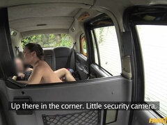 Lady sucks cock to pay for her cab