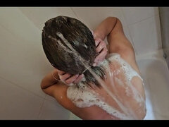 Hi Pee on My Head When I Washing My Hair