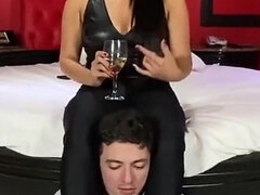 Leie, Braunhaarige, Weibliche domination, Fußfetisch, Fussjob, Herrin