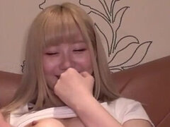 18 ans, Asiatique, Gros seins, Sucer une bite, Éjaculation interne, Adolescente