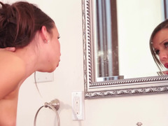 Kúpeľňa, Brunetka, Prichytení, Péro, Vyzlečené, Teenka