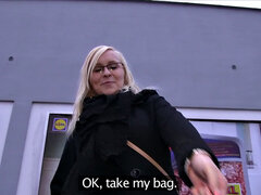 Amateur, Blonde, Sucer une bite, Queue, En levrette, Lunettes, De plein air, Pov