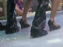 Bekleidet, Tanzen, Lesbisch, Orgie, Party, Satin, Dusche, Nass