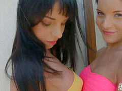 Anális szex, Cumizás, Arcra élvezés, Felpeckelve, Tini, Hármas