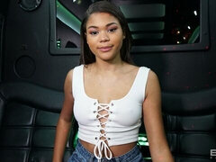 Gros cul, Grosse bite, En levrette, Interracial, Masturbation, Seins naturels, Piercing, Adolescente