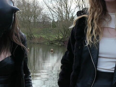 18, Blondine, Par, Tysk, Lesbisk, Udendørs, Tisse, Teenager