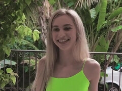 Blond, Schattig, Diep in de keel, Hd, Likken, Pornster, Gezichtspunt, Kut duiken