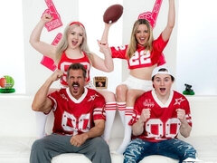 18 jahre, Grosser schwanz, Blasen, Hundestellung, Flotter vierer, Natürlichen titten, Jungendliche (18+), Titten