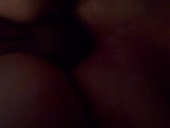 Hatalmas hátsó, Monumentális dákó, Angol, Elsö alkalom