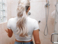 Rubia, Masturbación, Tetas naturales, Ducha, Sexo soft