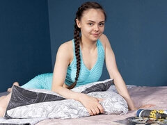 18 anni, Amatoriale, Culo grosso, Brunetta, Toccando, Tette naturali, Magra, Strippaggio